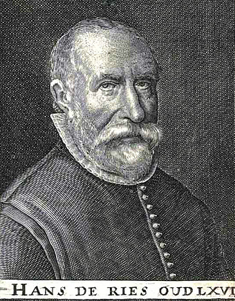 ‘Hans de Ries, óud LXVI’ 1553 - 1638.
Gravure van Willem Jacobsz Delff 1580 - 1638.
volgens Michael Janszoon van Mierevelt 1567 - 1641.
Ephraim33 2009 commons.wikimedia