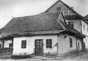 De synagoge van de Baal Shem Tov
Medzhybizh, postkaart, omstreeks 1915
Een exacte replica op dezelfde plek dient nu als museum. 
Klezmer 2006 wikipedia.org