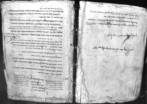 Handgeschreven Siddur (gebedenboek) van de Baal Shem Tov, 
met namen van zijn studenten in de marge om voor hen te bidden. 
Agudas Chabad Library New York, Klezmer 2007 commons.wikimedia