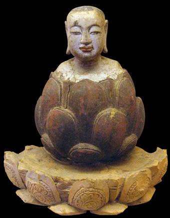 De jonge Boeddha verreist uit de lotus
Karmozijn en verguld hout
Trần-Ho dynastie, 14e - 15e eeuw
Standbeeld voor de eredienst.
National Museum of Vietnamese History, Hanoi
Jbarta 2011 wikipedia.org De jonge Boeddha verreist uit de lotus
Karmozijn en verguld hout
Trần-Ho dynastie, 14e - 15e eeuw
Standbeeld voor de eredienst.
National Museum of Vietnamese History, Hanoi
Jbarta 2011 wikipedia.org