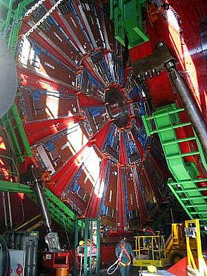Bouw van een zogenaamde CMS detector van de LHC, Large Hadron Collider,
van CERN, Organisation européenne pour la recherche nucléaire,
de Europese organisatie voor nucleair onderzoek in Geneve.
Square87 2005 wikipedia.org Bouw van een zogenaamde CMS detector van de LHC, Large Hadron Collider,
van CERN, Organisation européenne pour la recherche nucléaire,
de Europese organisatie voor nucleair onderzoek in Geneve.
Square87 2005 wikipedia.org