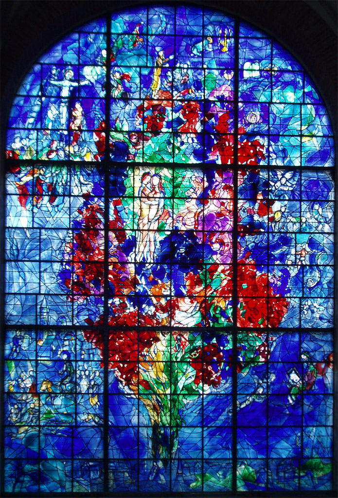 Marc Chagall, * Vitebsk Wit-Rusland 7 juli 1887 – † Saint-Paul-de-Vence 28 maart 1985
„LA PAIX”, De Vrede
Gebrandschilderd glas in lood 1976, 7,5 x 12 m, 900 kg
Chapelle des Cordeliers, Sarrebourg, Moezel, Frankrijk
Bert van der Herberg 2013