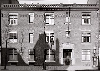 Straataanzicht van het Rijpenhofje in 1931. 
Foto: Hofarchief